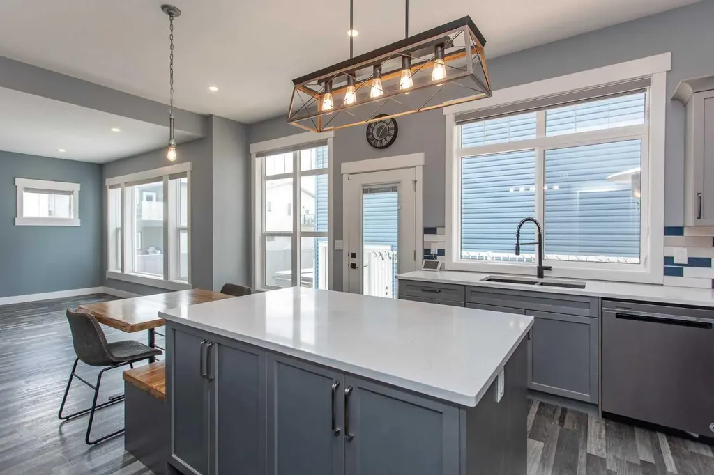 10 Tagish Avenue Red Deer AB T4P 0Y6