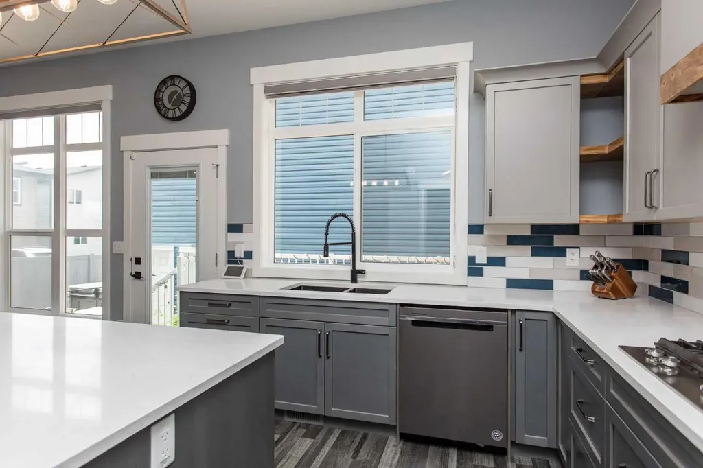 10 Tagish Avenue Red Deer AB T4P 0Y6