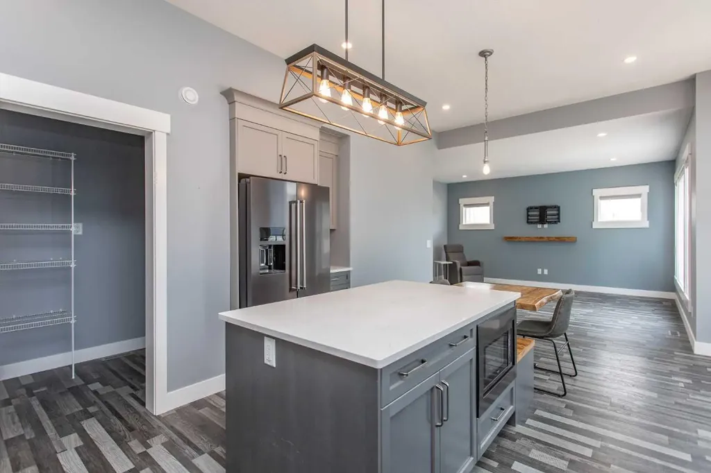10 Tagish Avenue Red Deer AB T4P 0Y6