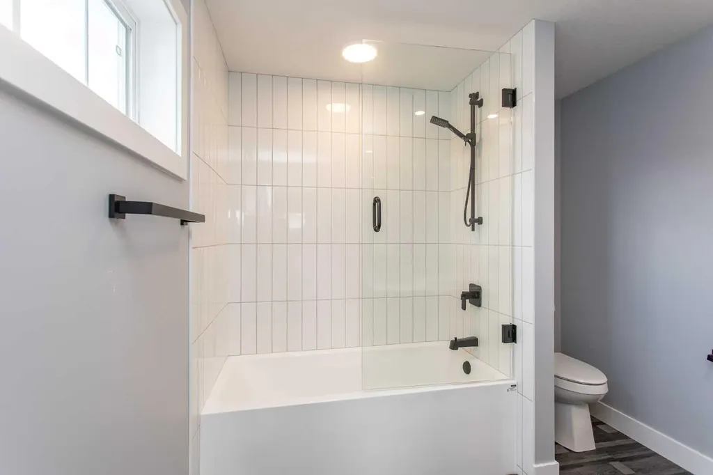 10 Tagish Avenue Red Deer AB T4P 0Y6