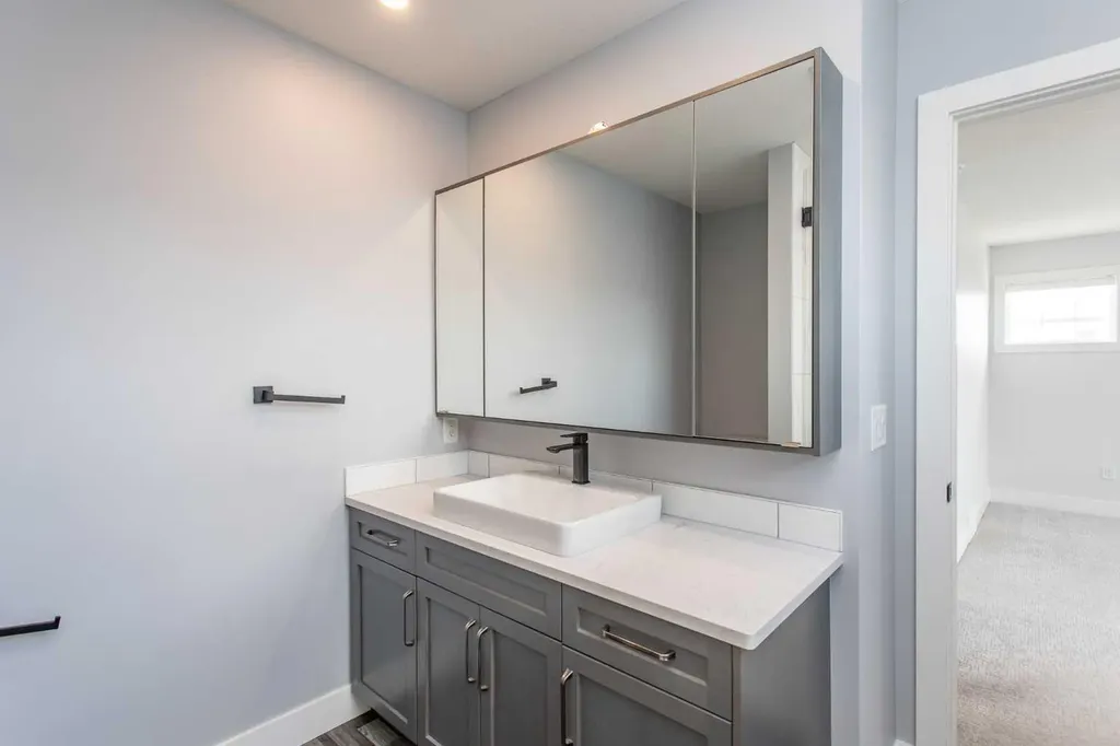 10 Tagish Avenue Red Deer AB T4P 0Y6
