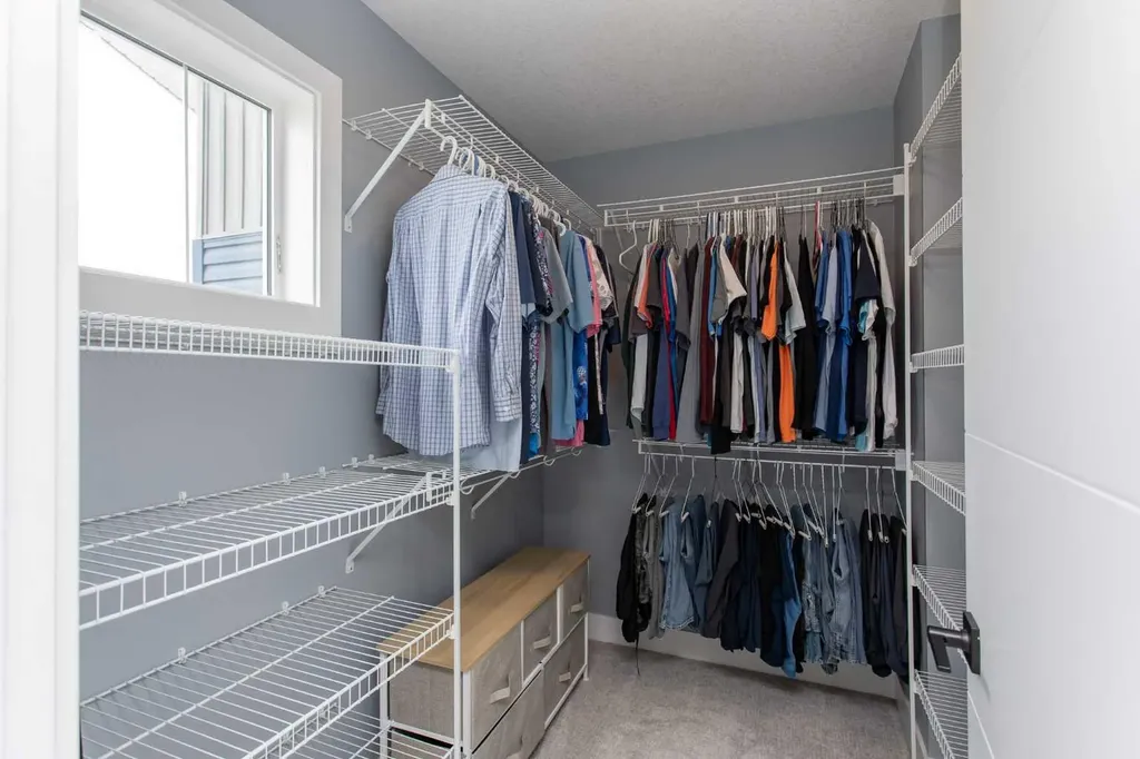 10 Tagish Avenue Red Deer AB T4P 0Y6