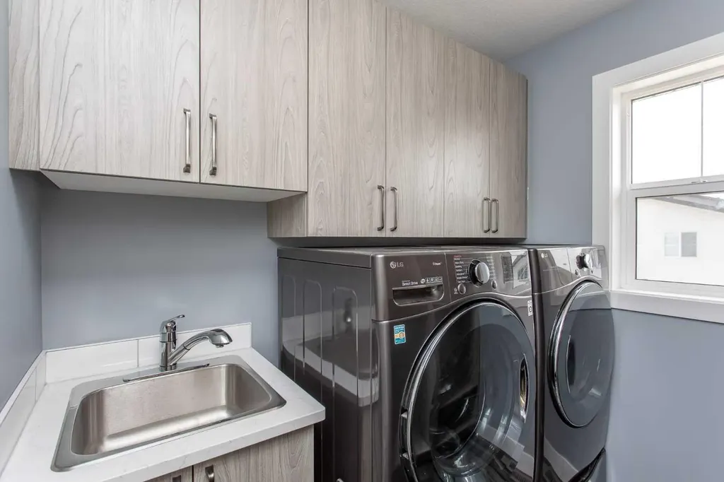 10 Tagish Avenue Red Deer AB T4P 0Y6