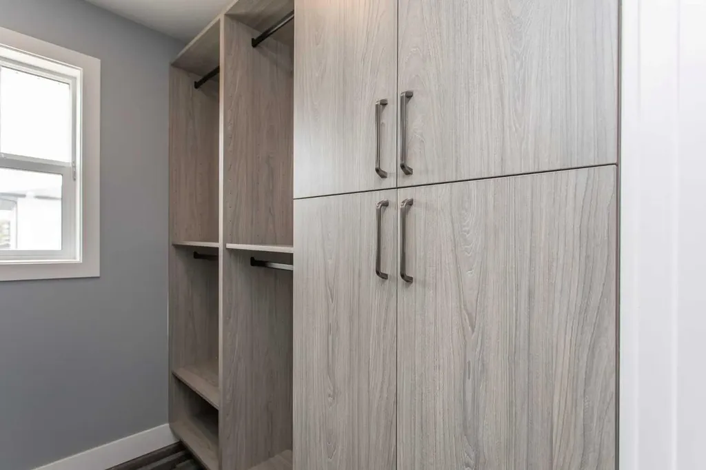 10 Tagish Avenue Red Deer AB T4P 0Y6