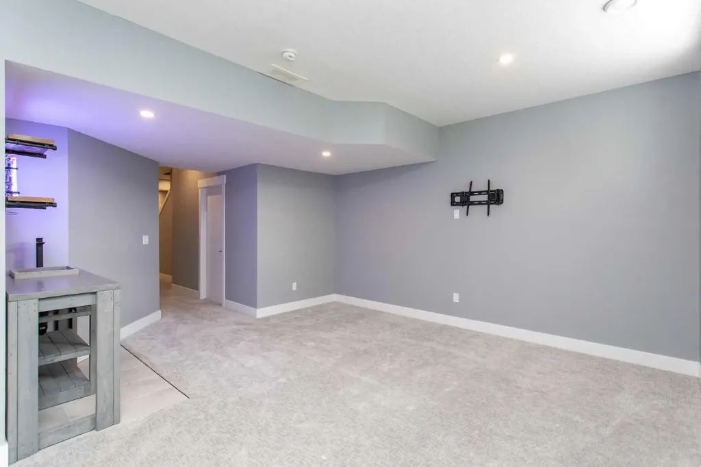 10 Tagish Avenue Red Deer AB T4P 0Y6
