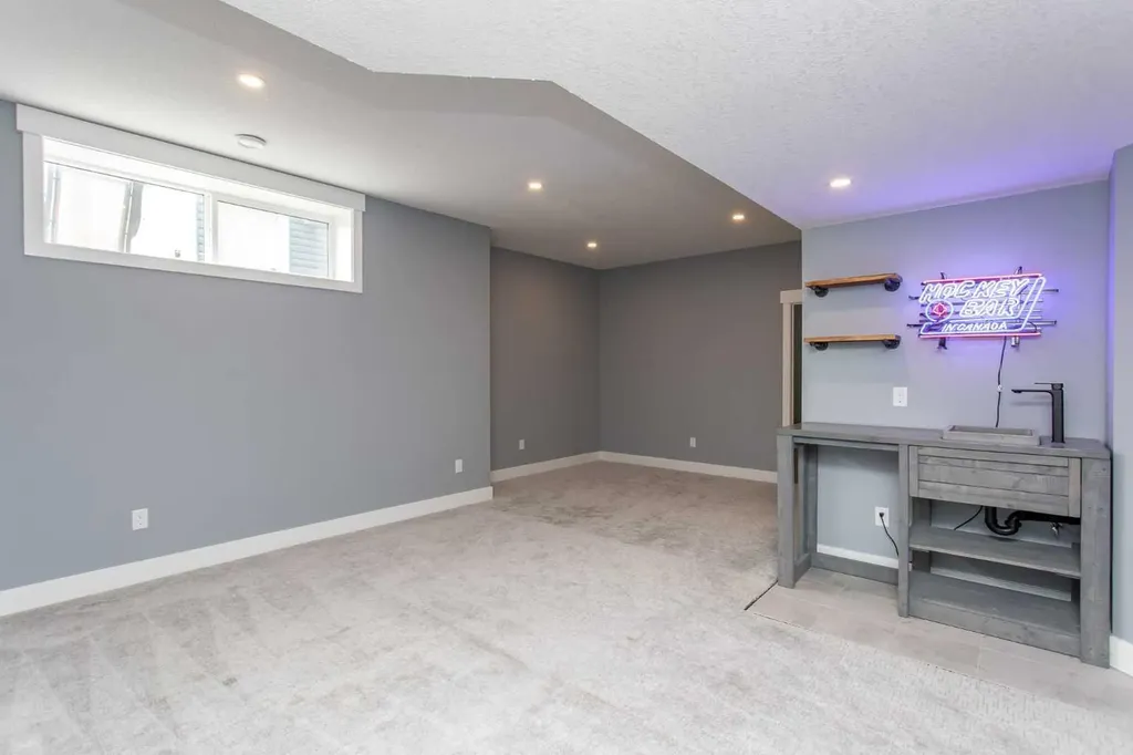 10 Tagish Avenue Red Deer AB T4P 0Y6