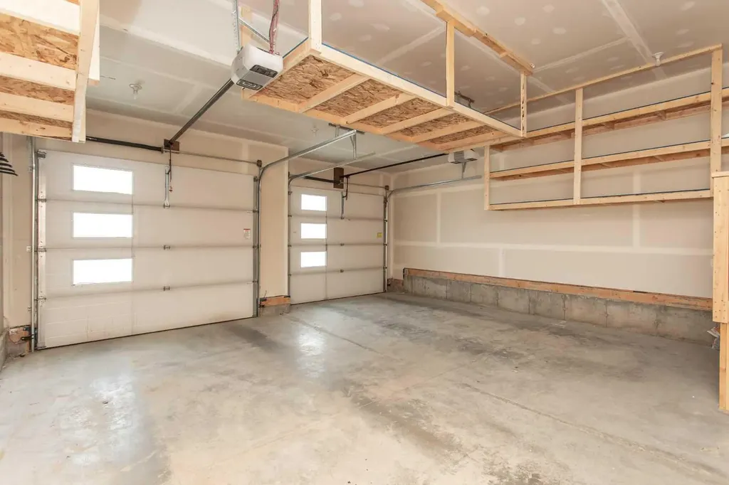 10 Tagish Avenue Red Deer AB T4P 0Y6