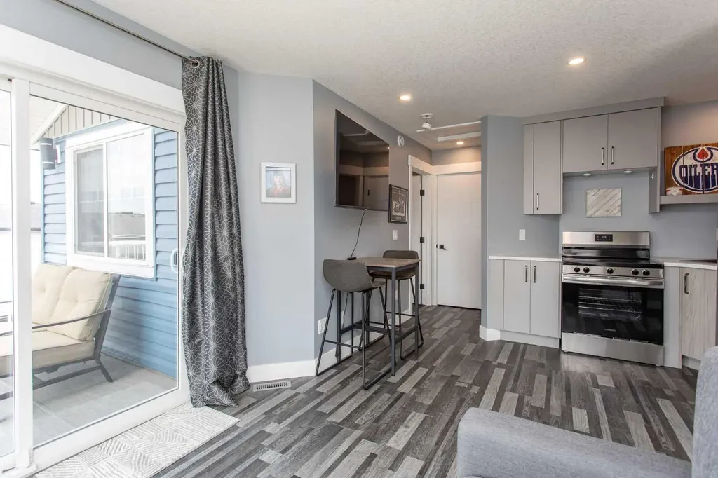10 Tagish Avenue Red Deer AB T4P 0Y6