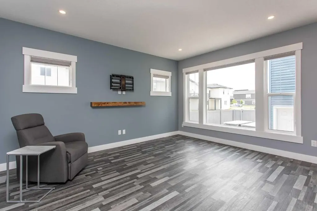 10 Tagish Avenue Red Deer AB T4P 0Y6