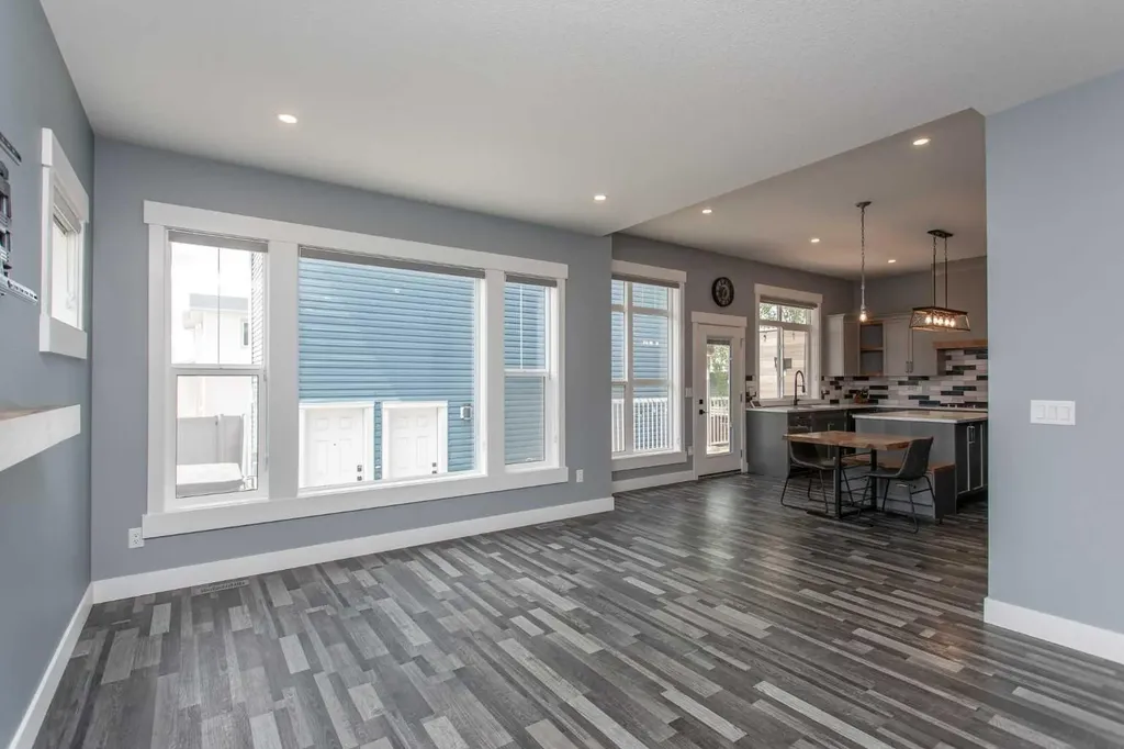 10 Tagish Avenue Red Deer AB T4P 0Y6