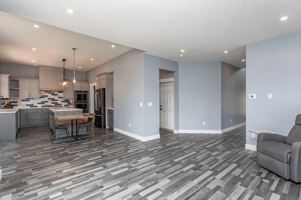 10 Tagish Avenue Red Deer AB T4P 0Y6