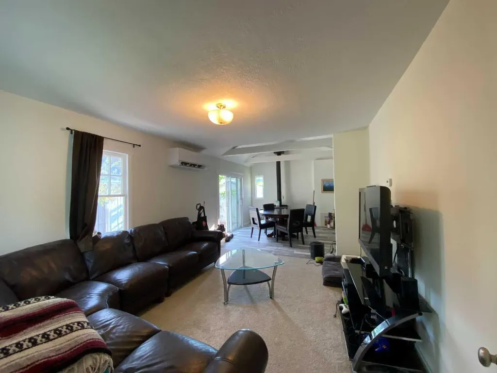 814 12 Street N Lethbridge AB T1H 2H6