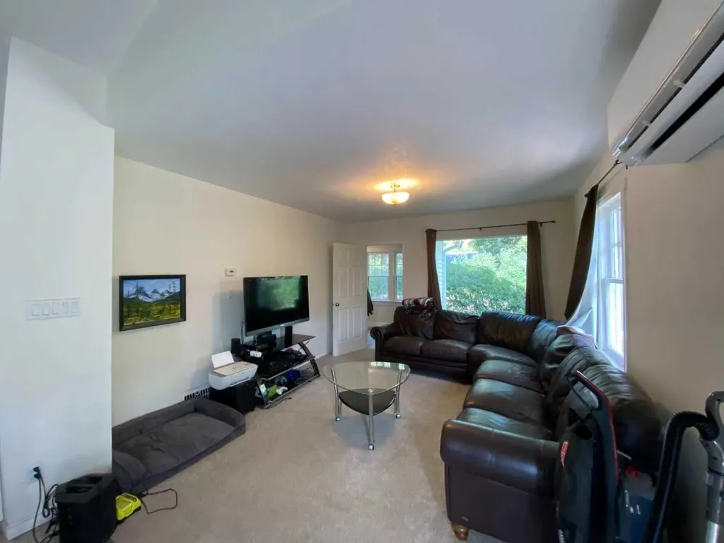 814 12 Street N Lethbridge AB T1H 2H6