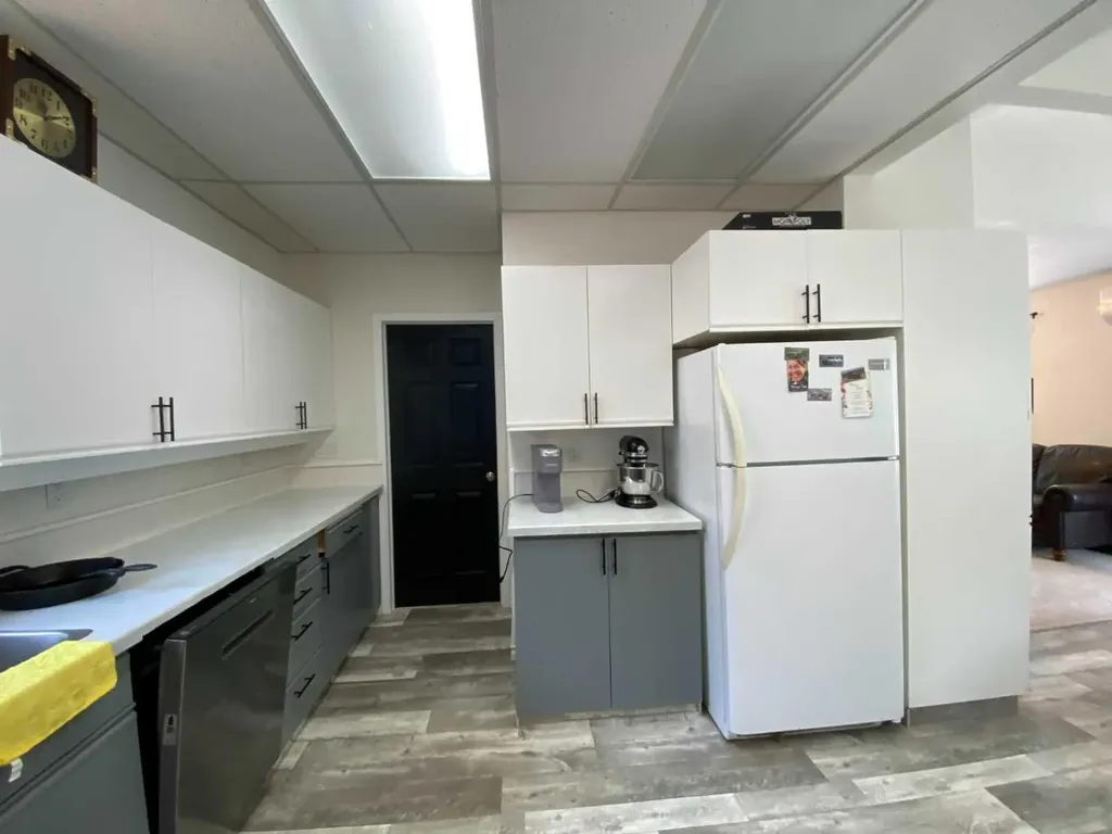 814 12 Street N Lethbridge AB T1H 2H6