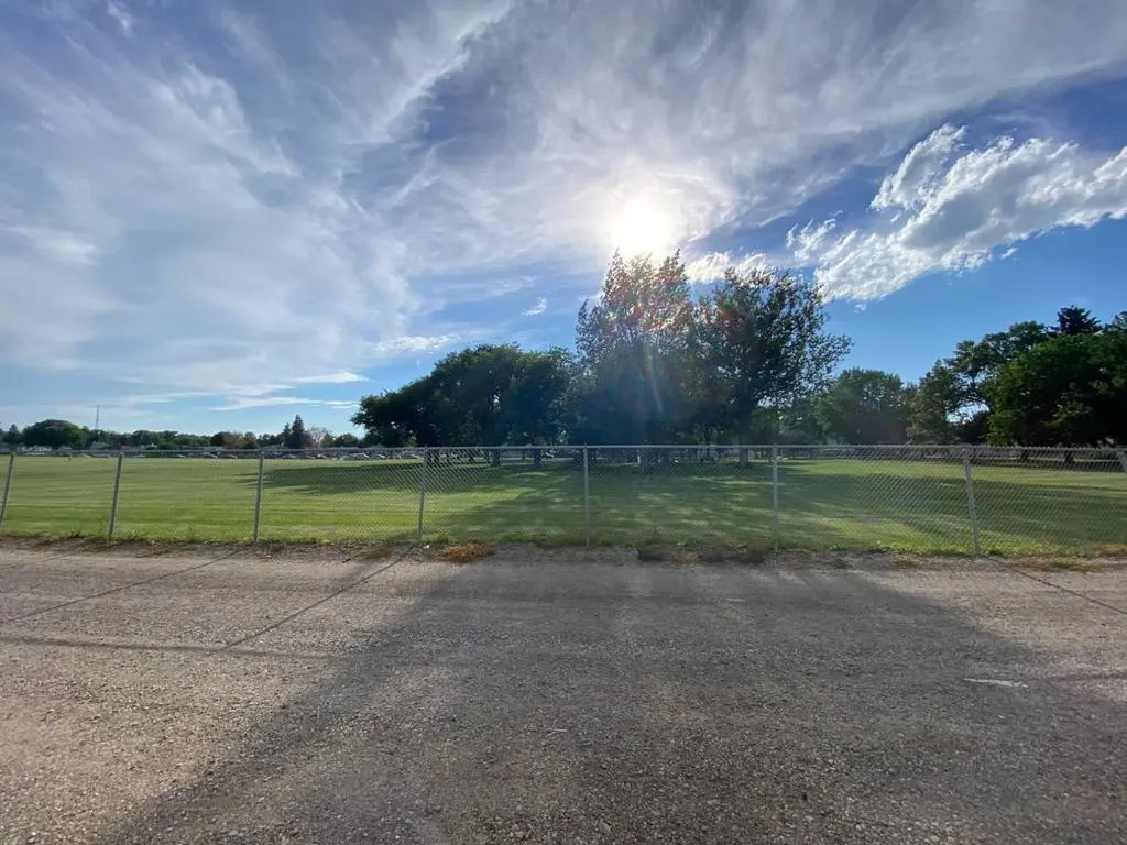 814 12 Street N Lethbridge AB T1H 2H6