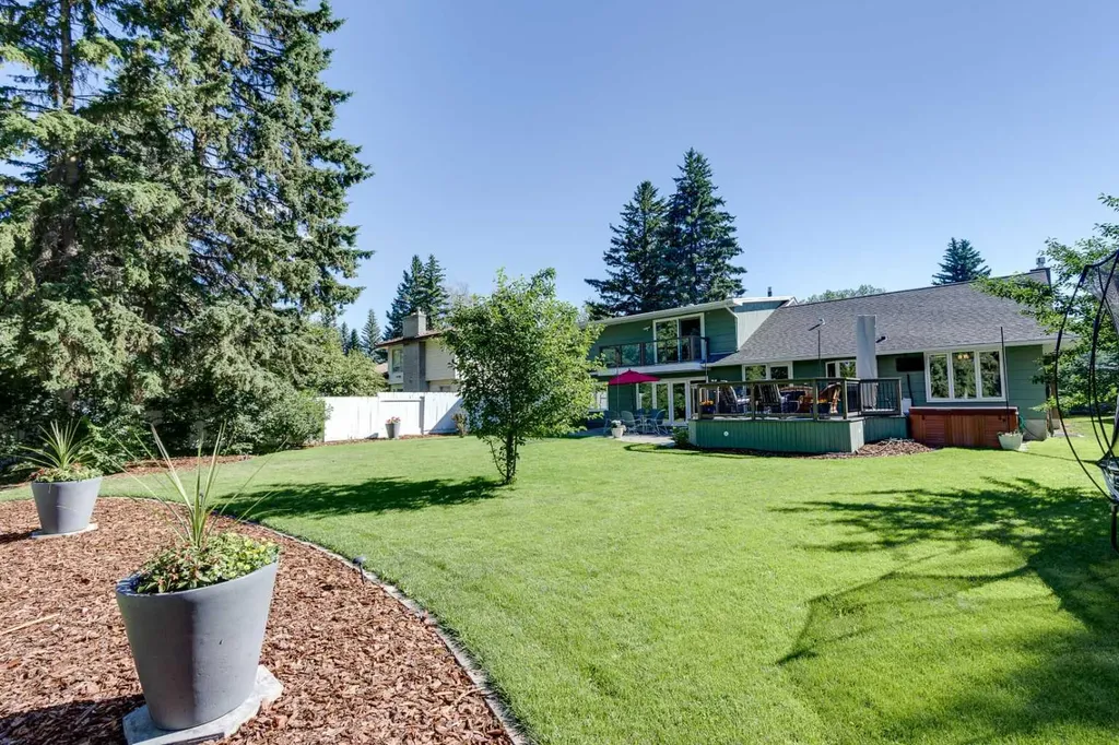 10907 Willowfern Drive SE Calgary AB T2J 1R6
