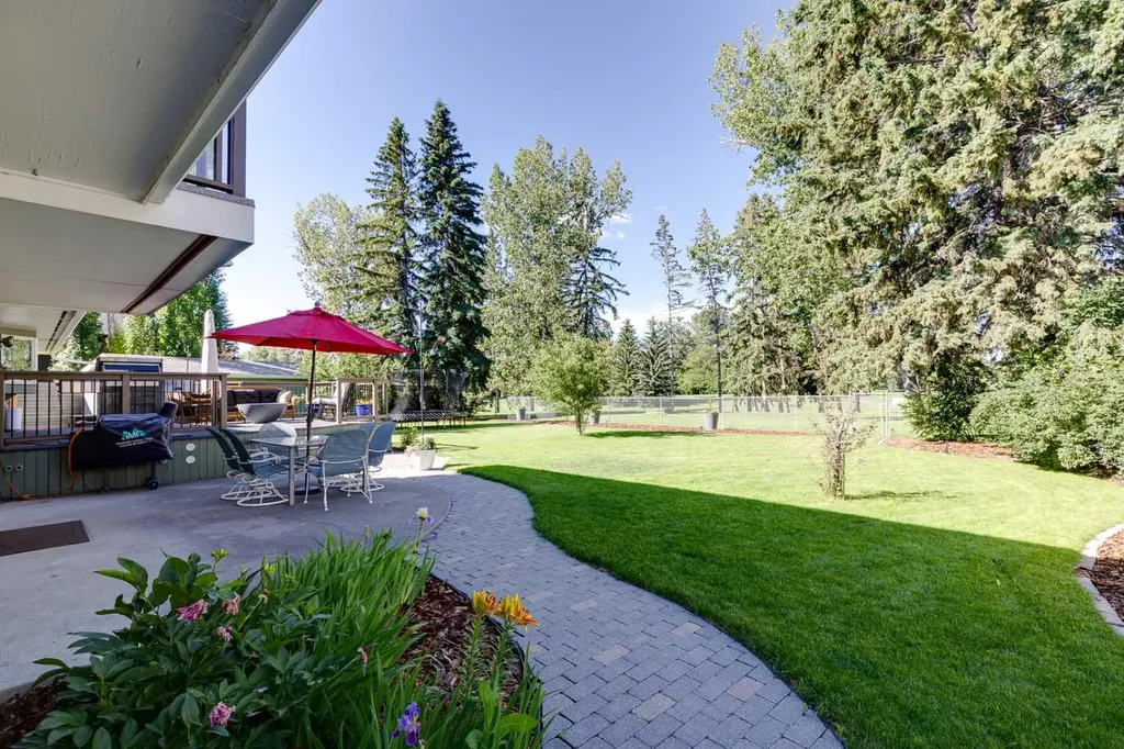 10907 Willowfern Drive SE Calgary AB T2J 1R6