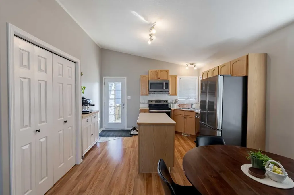 77 Blackfoot Crescent W Lethbridge AB T1K 7P7