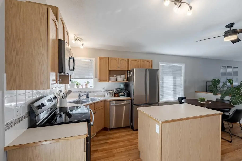 77 Blackfoot Crescent W Lethbridge AB T1K 7P7