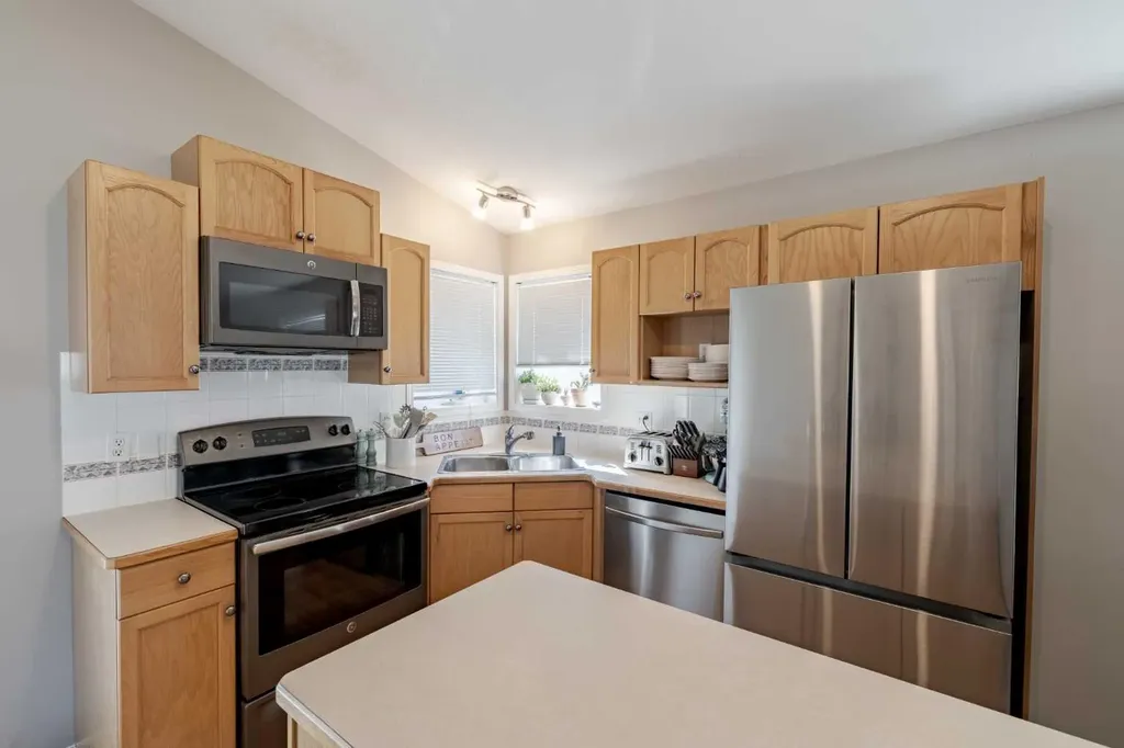 77 Blackfoot Crescent W Lethbridge AB T1K 7P7