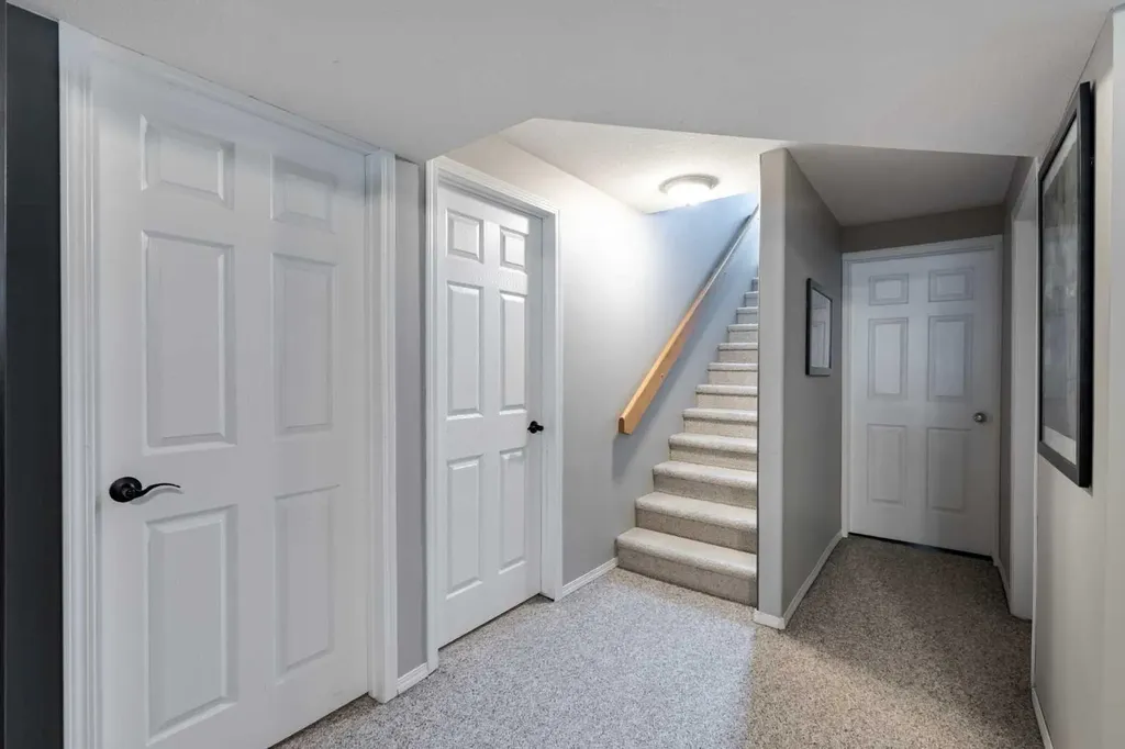 77 Blackfoot Crescent W Lethbridge AB T1K 7P7