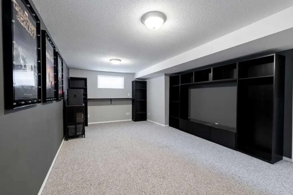 77 Blackfoot Crescent W Lethbridge AB T1K 7P7