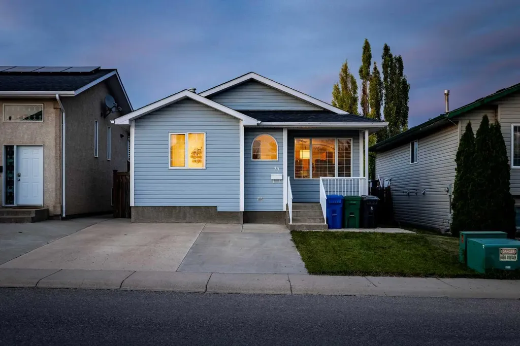 77 Blackfoot Crescent W Lethbridge AB T1K 7P7
