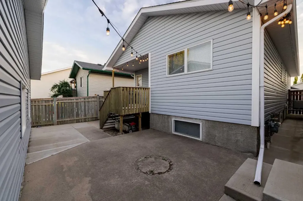 77 Blackfoot Crescent W Lethbridge AB T1K 7P7