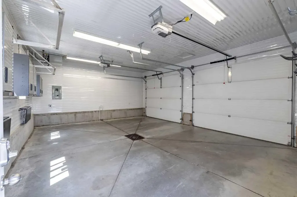 77 Blackfoot Crescent W Lethbridge AB T1K 7P7