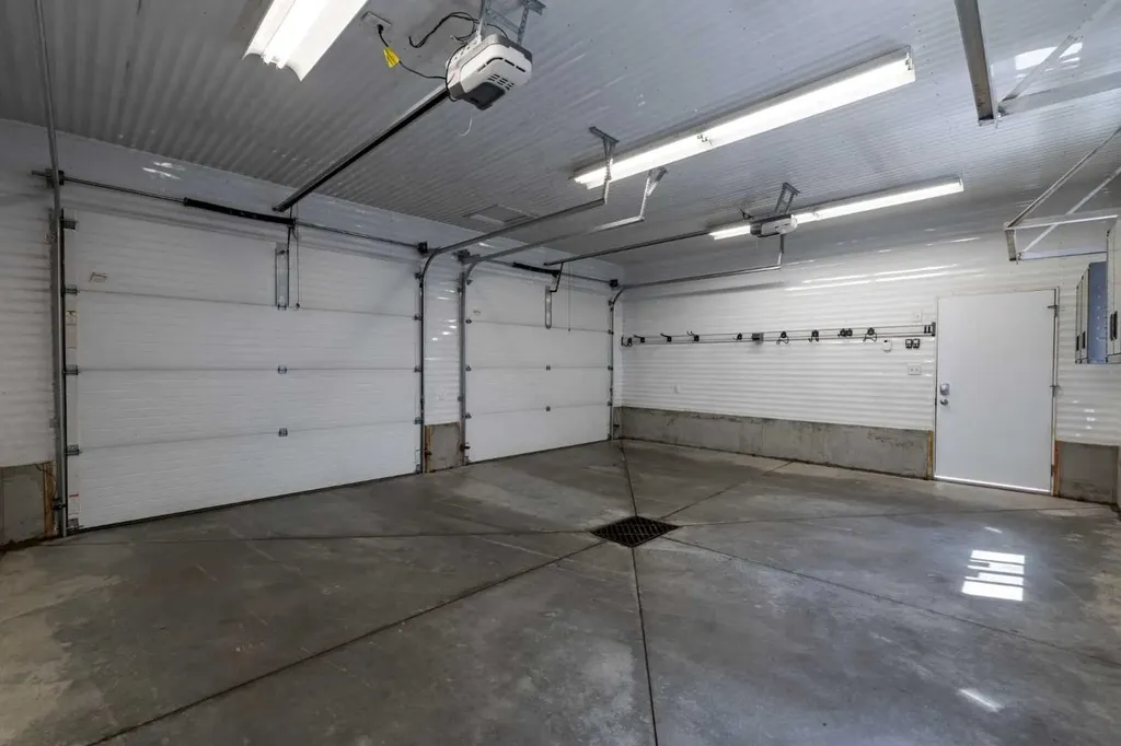 77 Blackfoot Crescent W Lethbridge AB T1K 7P7