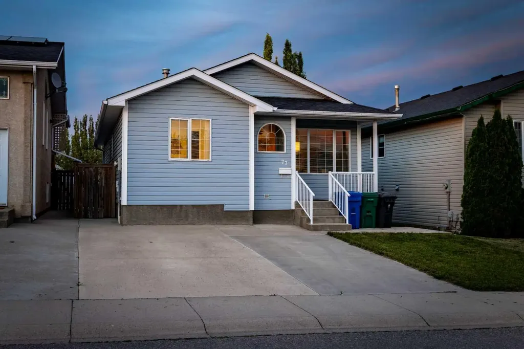 77 Blackfoot Crescent W Lethbridge AB T1K 7P7