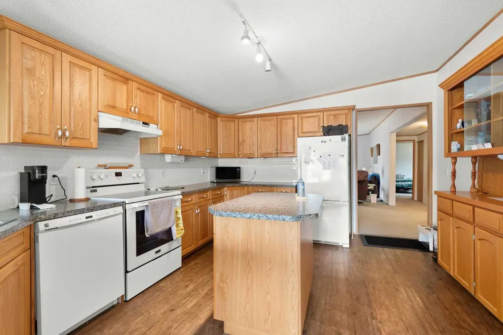 1600 Strachan Road SE Medicine Hat AB T1B4M3