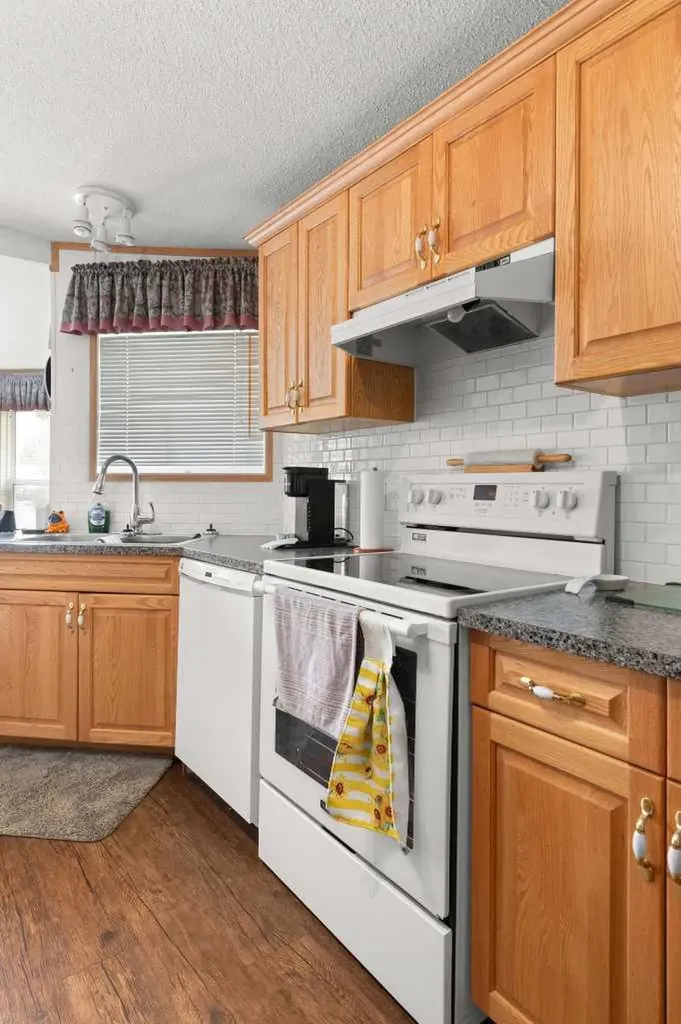 1600 Strachan Road SE Medicine Hat AB T1B4M3