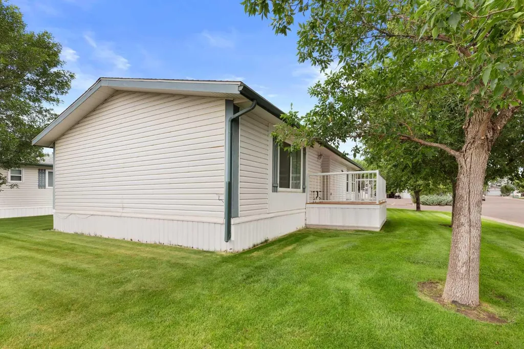 1600 Strachan Road SE Medicine Hat AB T1B4M3