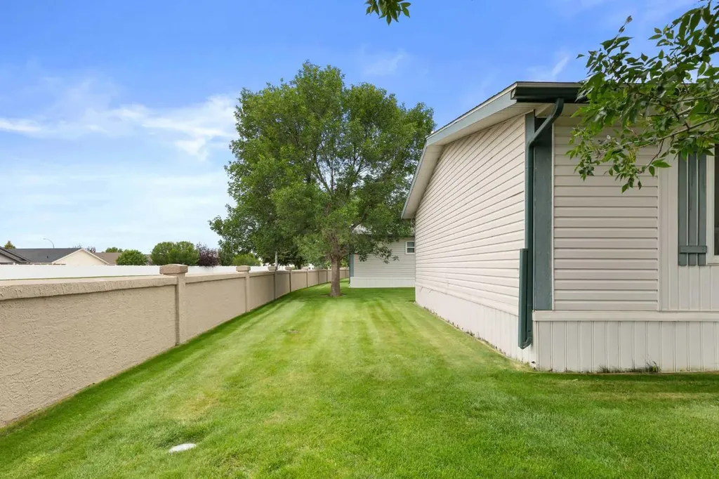 1600 Strachan Road SE Medicine Hat AB T1B4M3