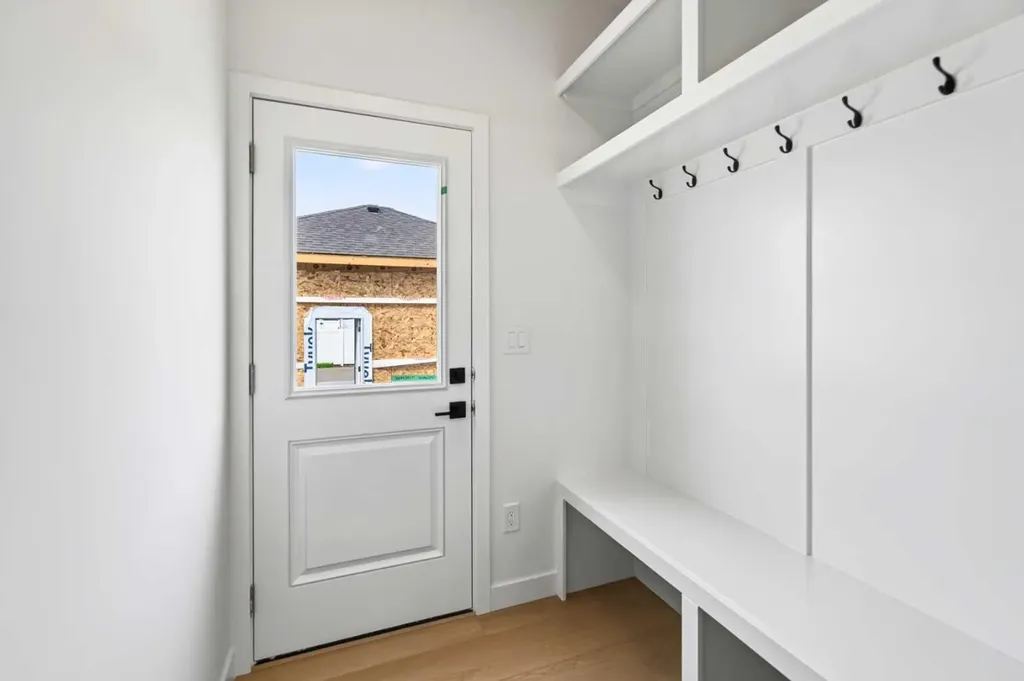 28 Memorial Parkway Rural Red Deer County AB T4E 3B7