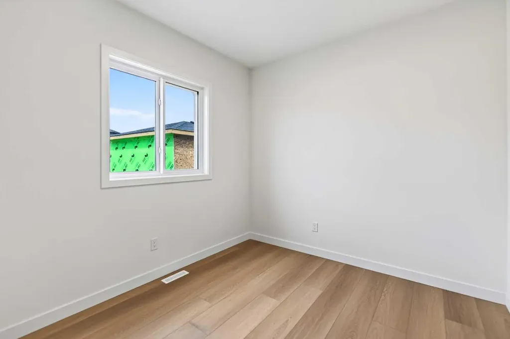 28 Memorial Parkway Rural Red Deer County AB T4E 3B7