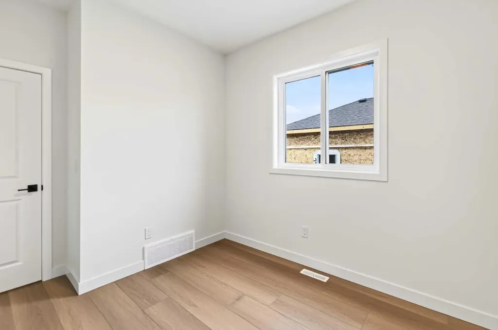 28 Memorial Parkway Rural Red Deer County AB T4E 3B7