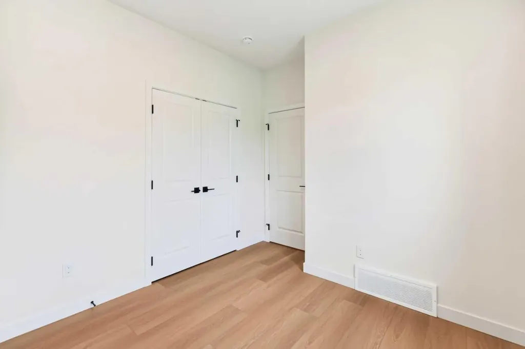 28 Memorial Parkway Rural Red Deer County AB T4E 3B7