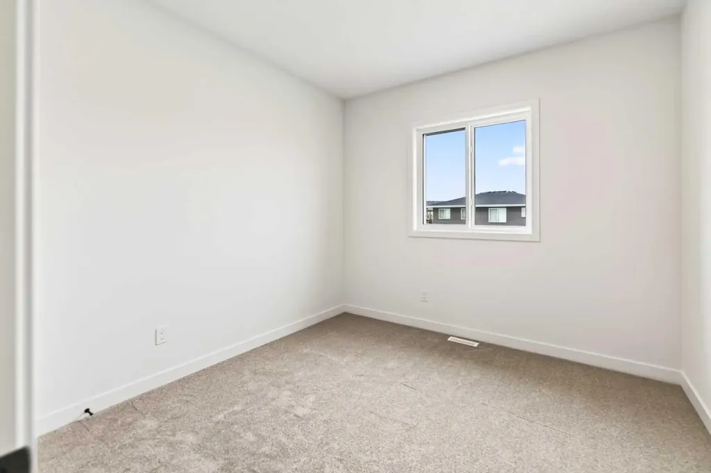 28 Memorial Parkway Rural Red Deer County AB T4E 3B7