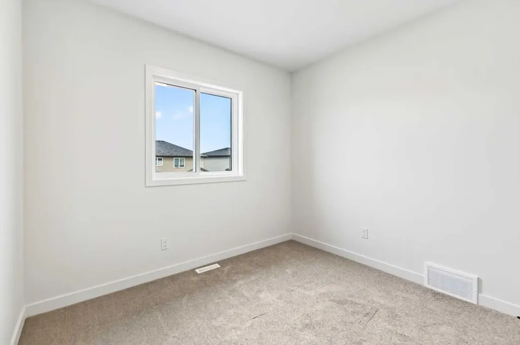28 Memorial Parkway Rural Red Deer County AB T4E 3B7