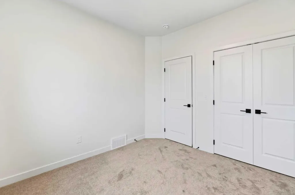 28 Memorial Parkway Rural Red Deer County AB T4E 3B7
