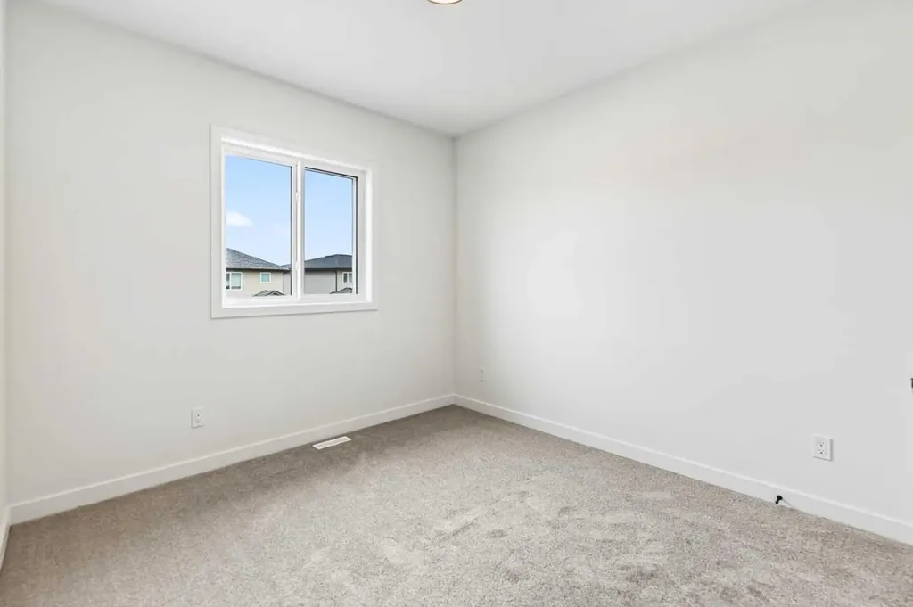 28 Memorial Parkway Rural Red Deer County AB T4E 3B7
