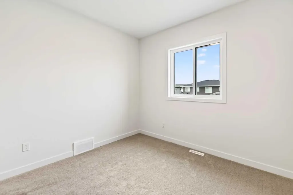 28 Memorial Parkway Rural Red Deer County AB T4E 3B7