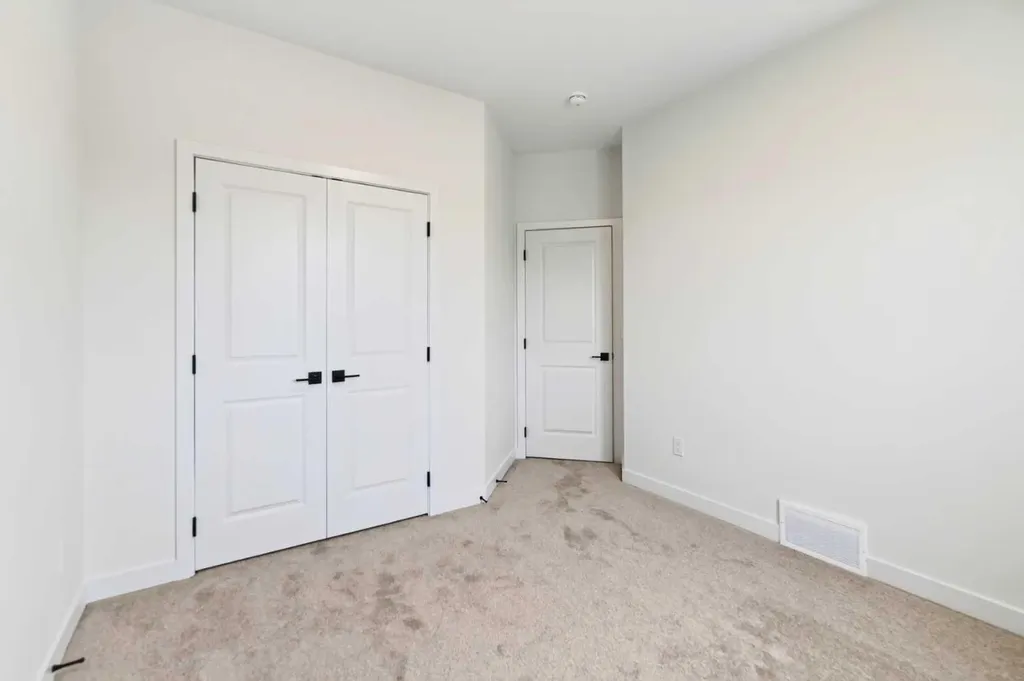 28 Memorial Parkway Rural Red Deer County AB T4E 3B7