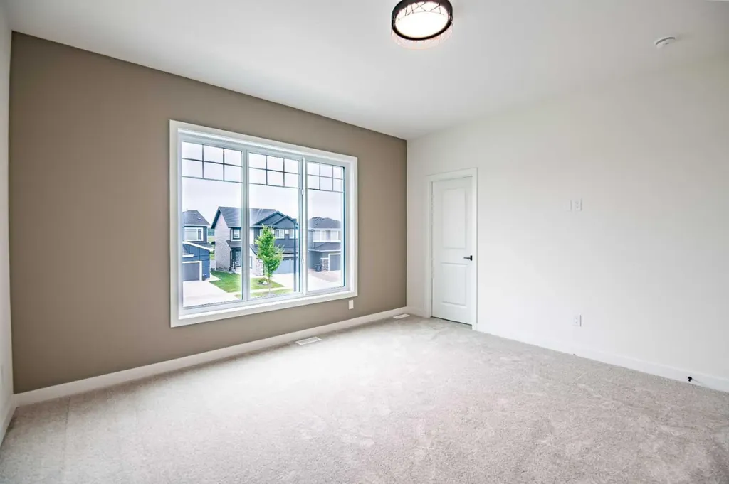 28 Memorial Parkway Rural Red Deer County AB T4E 3B7