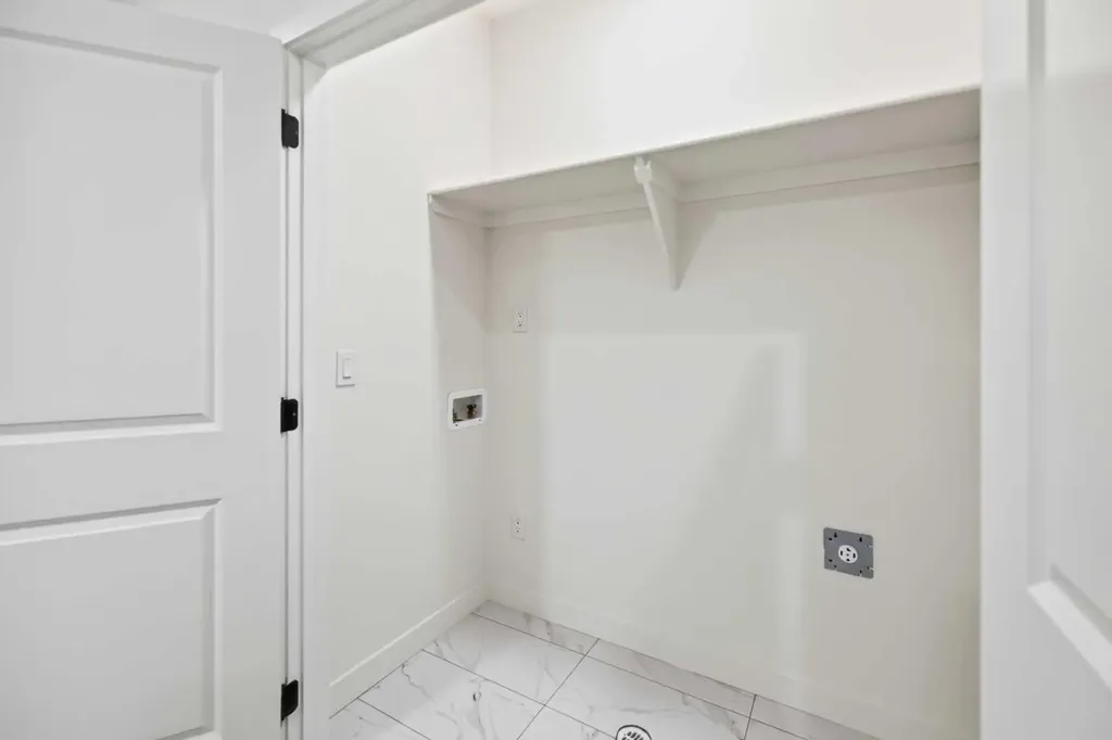28 Memorial Parkway Rural Red Deer County AB T4E 3B7