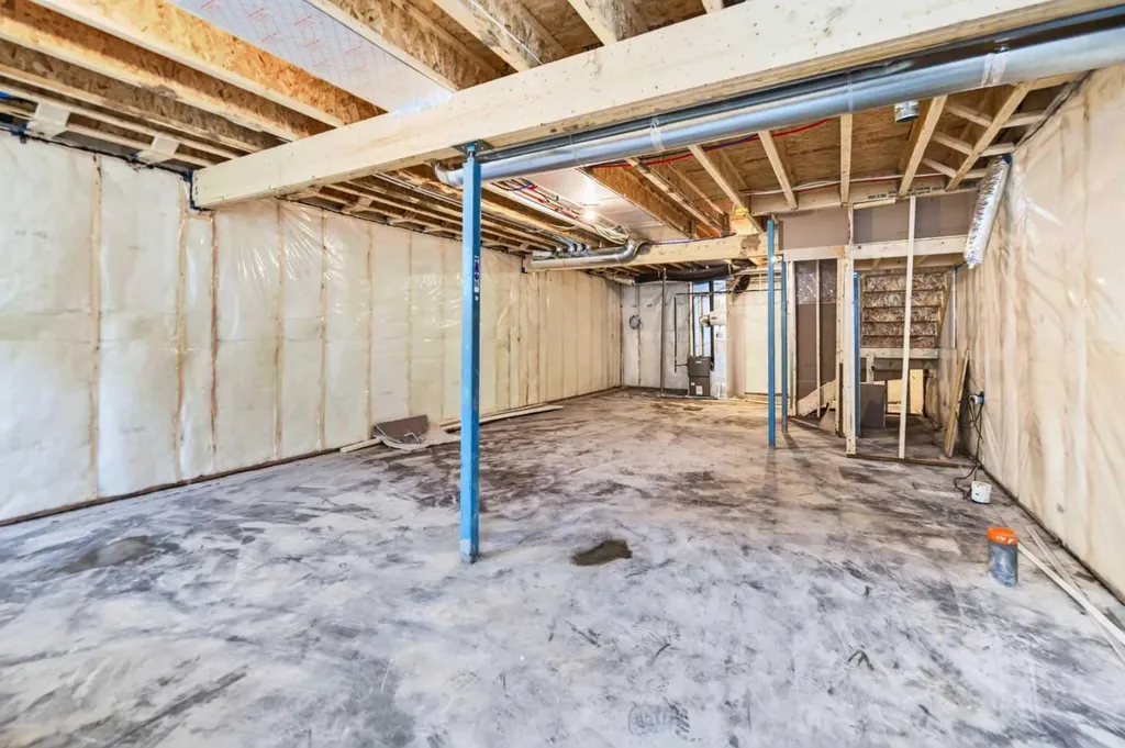 28 Memorial Parkway Rural Red Deer County AB T4E 3B7
