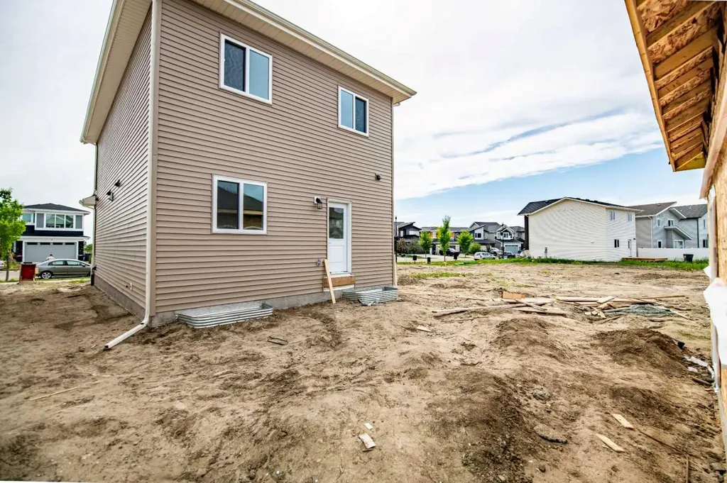 28 Memorial Parkway Rural Red Deer County AB T4E 3B7