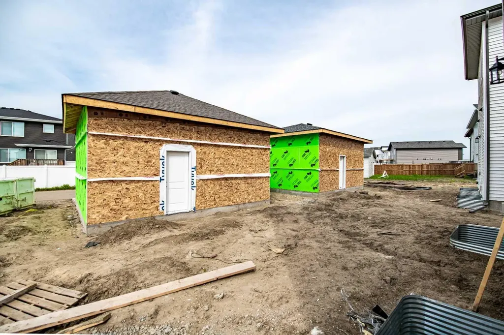 28 Memorial Parkway Rural Red Deer County AB T4E 3B7